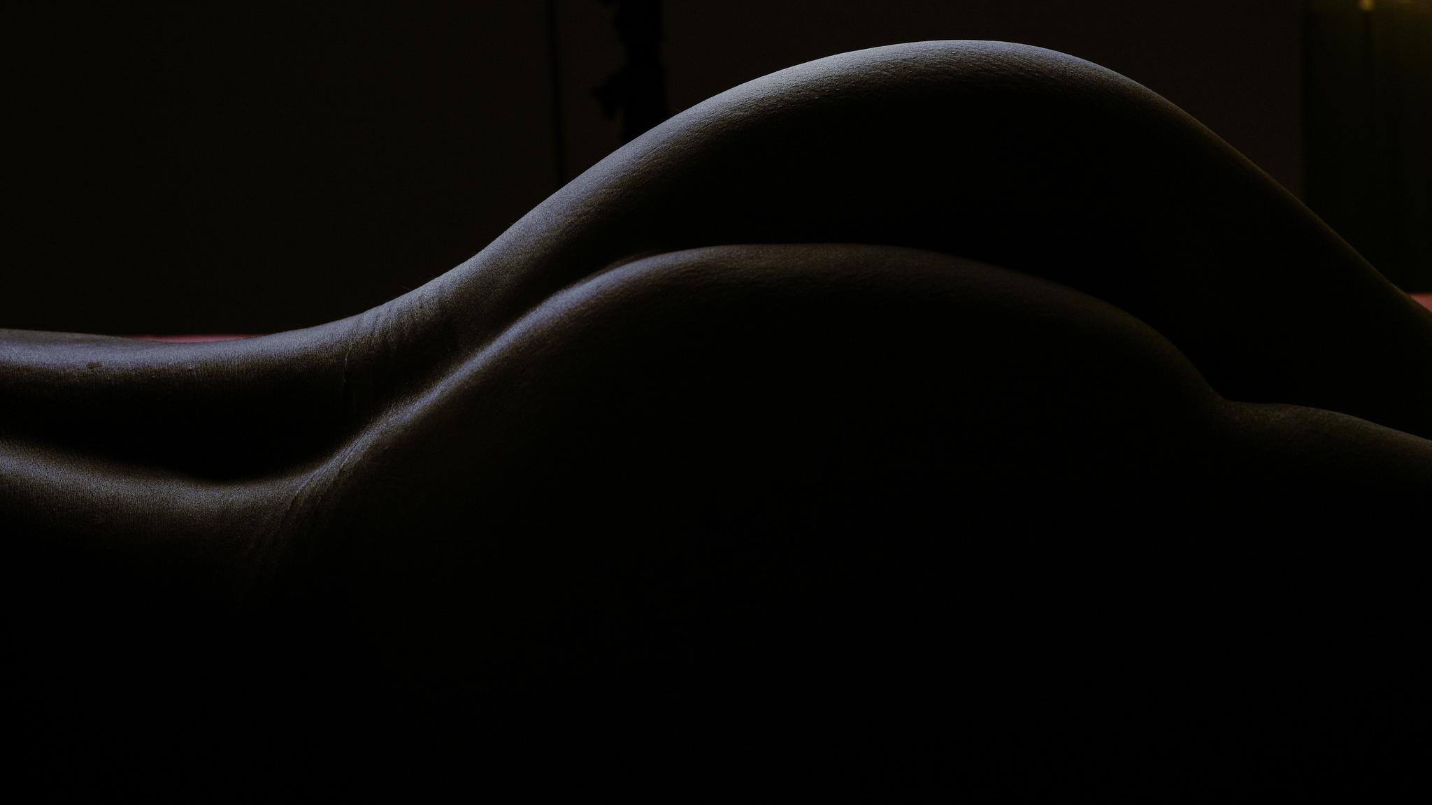 Bodyscape Boudoir Photography: Oil, Water & the Sacred Art of the Female Form